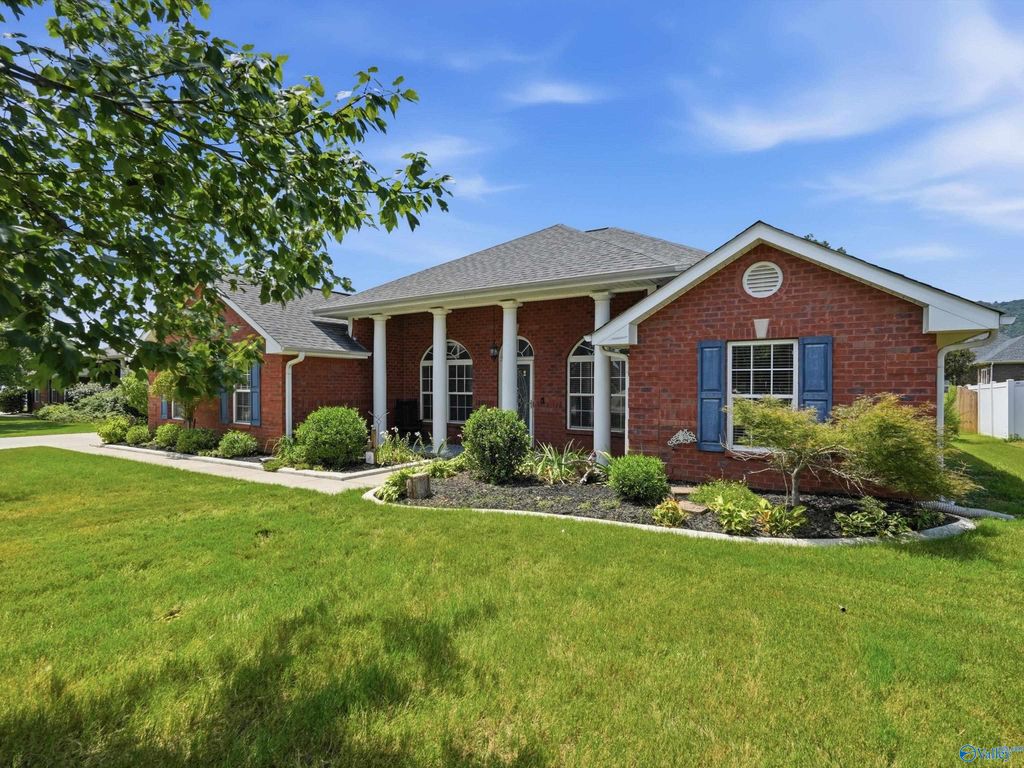 7022 Lynnfield Drive, Owens Cross Roads, AL 35763