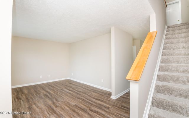 2013 Cherry Creek Rd, La Grange, KY 40031