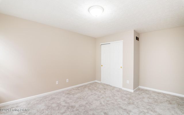 2013 Cherry Creek Rd, La Grange, KY 40031