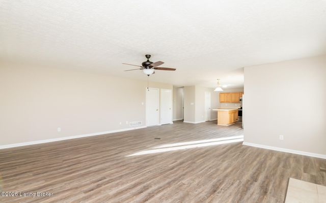 2013 Cherry Creek Rd, La Grange, KY 40031