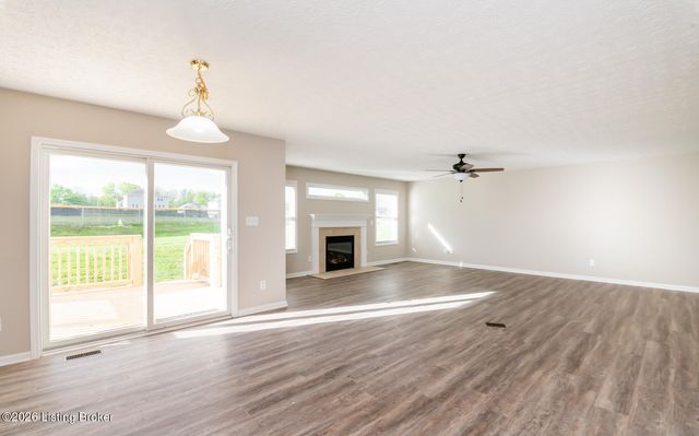 2013 Cherry Creek Rd, La Grange, KY 40031