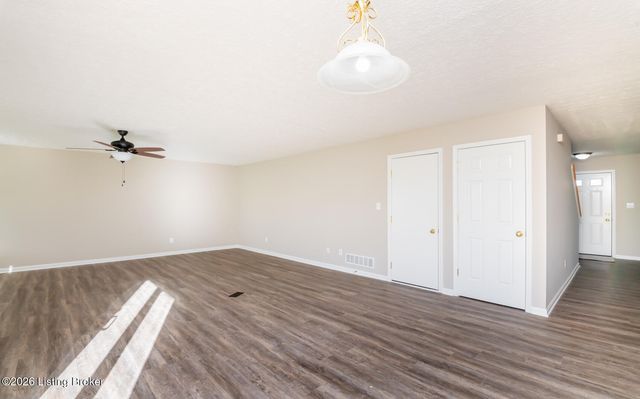 2013 Cherry Creek Rd, La Grange, KY 40031