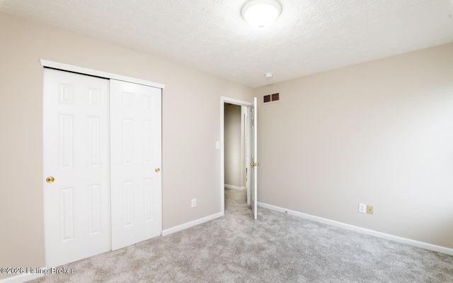 2013 Cherry Creek Rd, La Grange, KY 40031