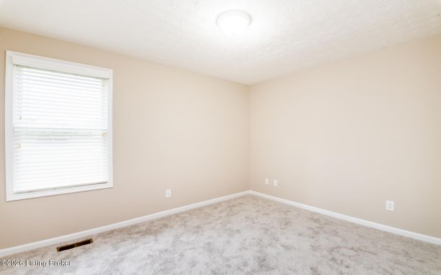 2013 Cherry Creek Rd, La Grange, KY 40031