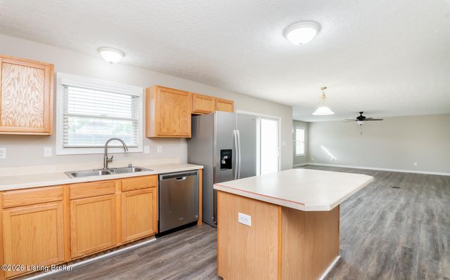 2013 Cherry Creek Rd, La Grange, KY 40031