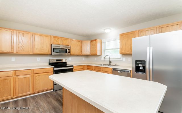 2013 Cherry Creek Rd, La Grange, KY 40031