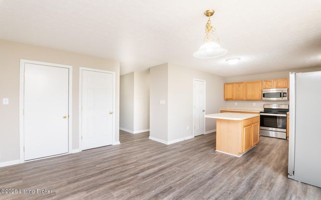 2013 Cherry Creek Rd, La Grange, KY 40031