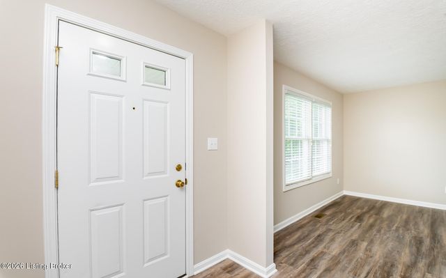 2013 Cherry Creek Rd, La Grange, KY 40031