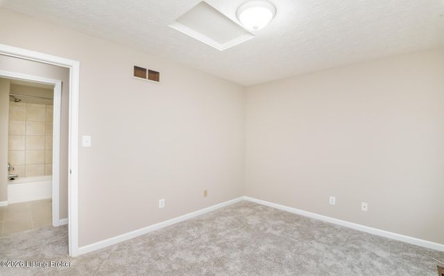 2013 Cherry Creek Rd, La Grange, KY 40031