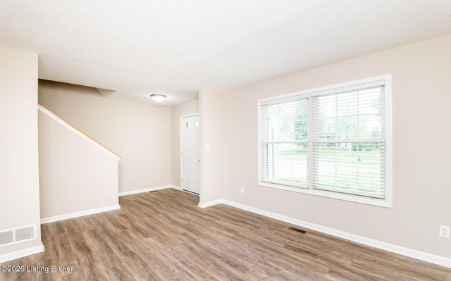 2013 Cherry Creek Rd, La Grange, KY 40031