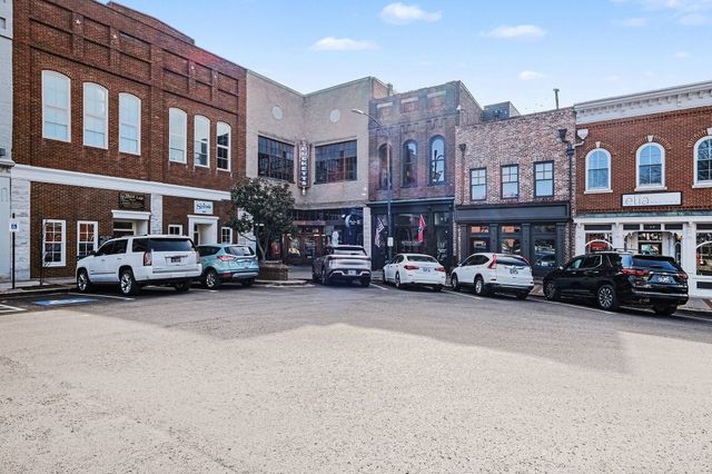 503 E 8th St, Columbia, TN 38401