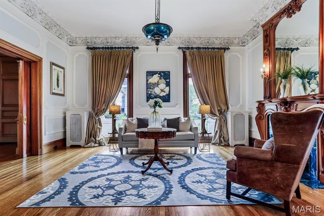 37 Washington Terrace, St Louis, MO 63112