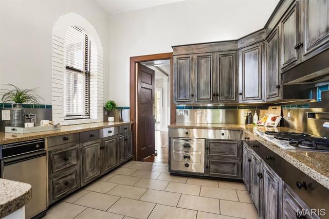 37 Washington Terrace, St Louis, MO 63112