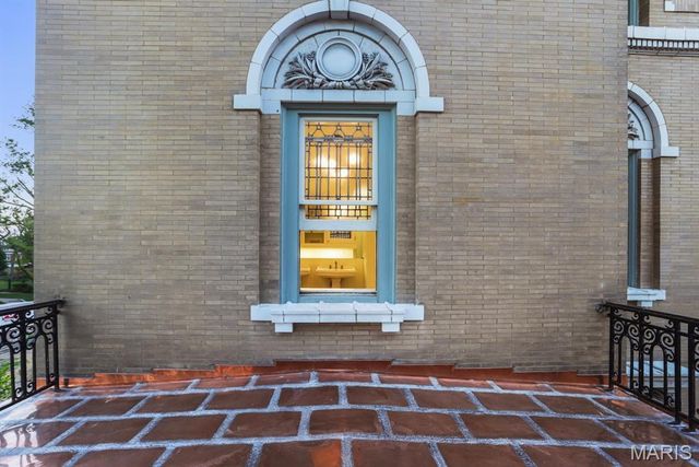 37 Washington Terrace, St Louis, MO 63112