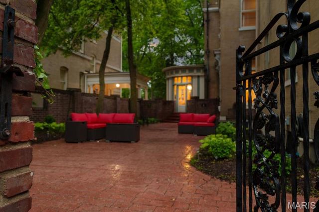 37 Washington Terrace, St Louis, MO 63112