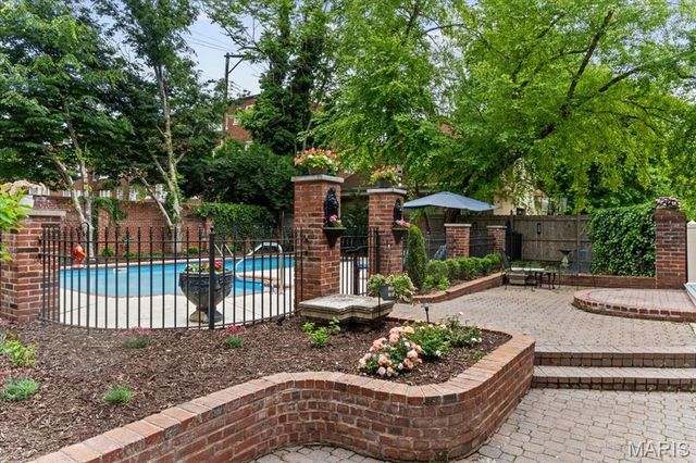 37 Washington Terrace, St Louis, MO 63112