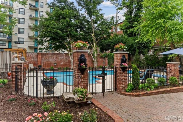 37 Washington Terrace, St Louis, MO 63112