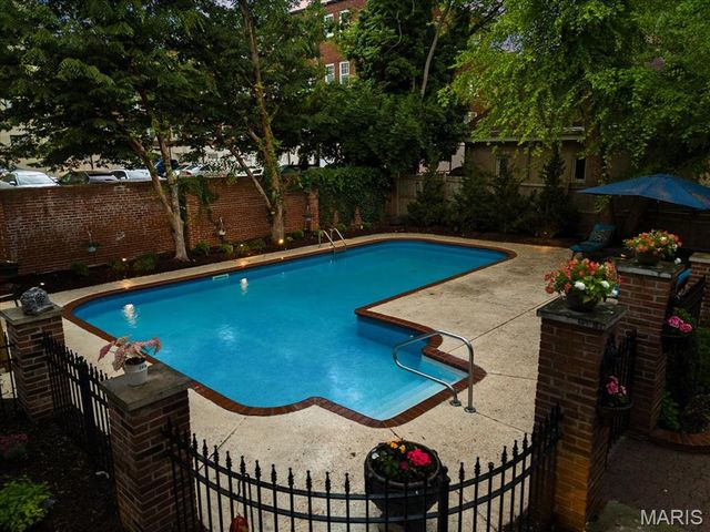 37 Washington Terrace, St Louis, MO 63112