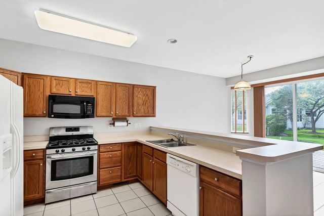 11667 Stonewater Crossing, Huntley, IL 60142