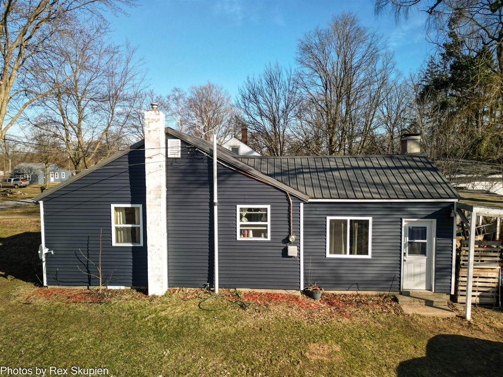 22 N Greenback Street, Hesperia, MI 49421