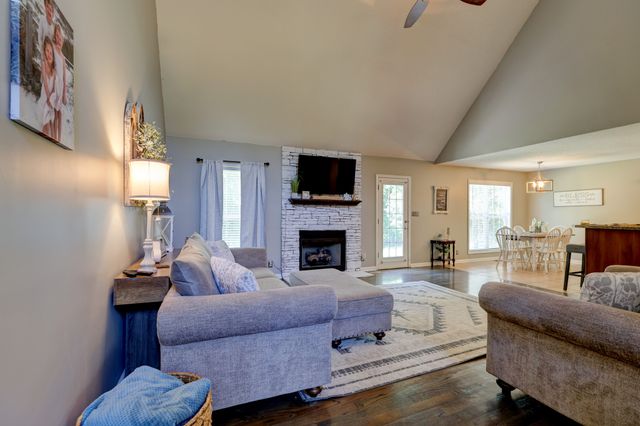 4396 Taylor Hall Ln, Adams, TN 37010