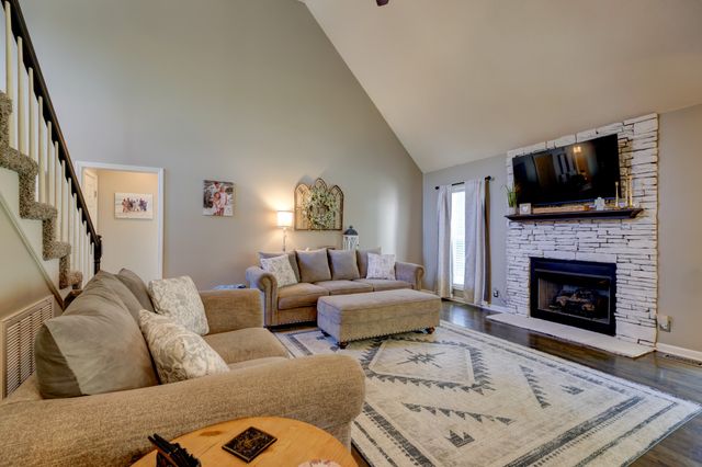 4396 Taylor Hall Ln, Adams, TN 37010