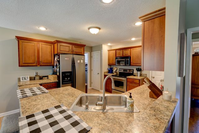 4396 Taylor Hall Ln, Adams, TN 37010