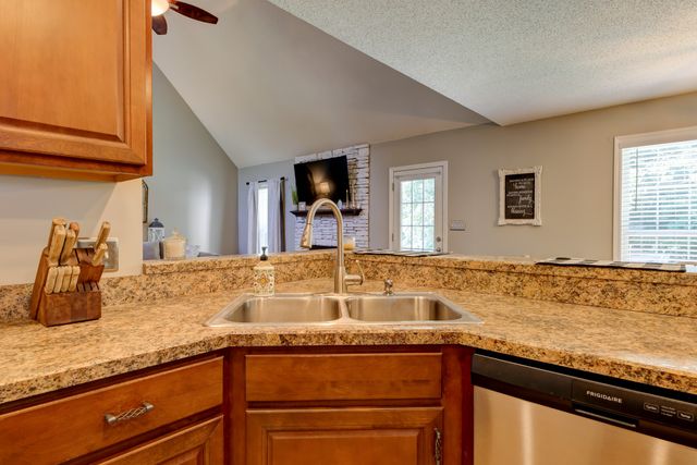 4396 Taylor Hall Ln, Adams, TN 37010