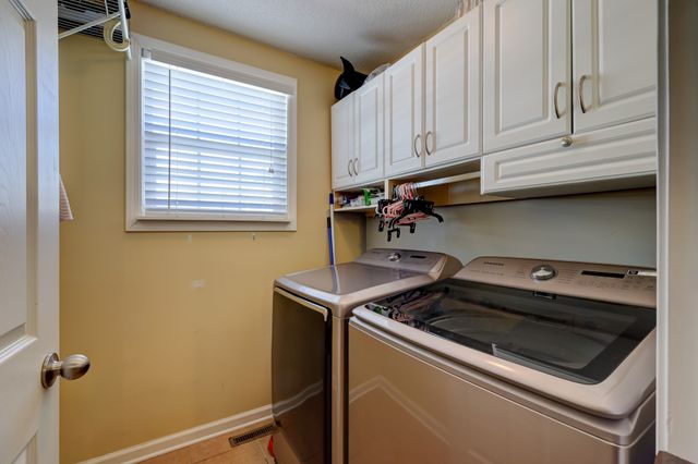 4396 Taylor Hall Ln, Adams, TN 37010