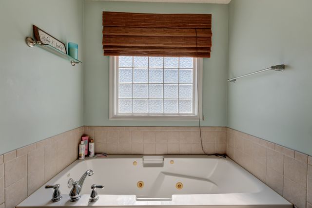 4396 Taylor Hall Ln, Adams, TN 37010