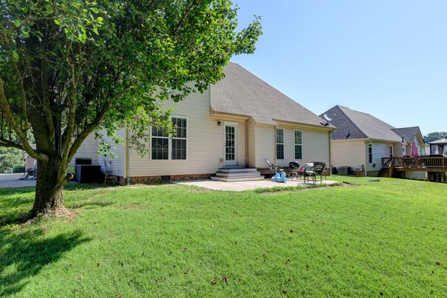 4396 Taylor Hall Ln, Adams, TN 37010