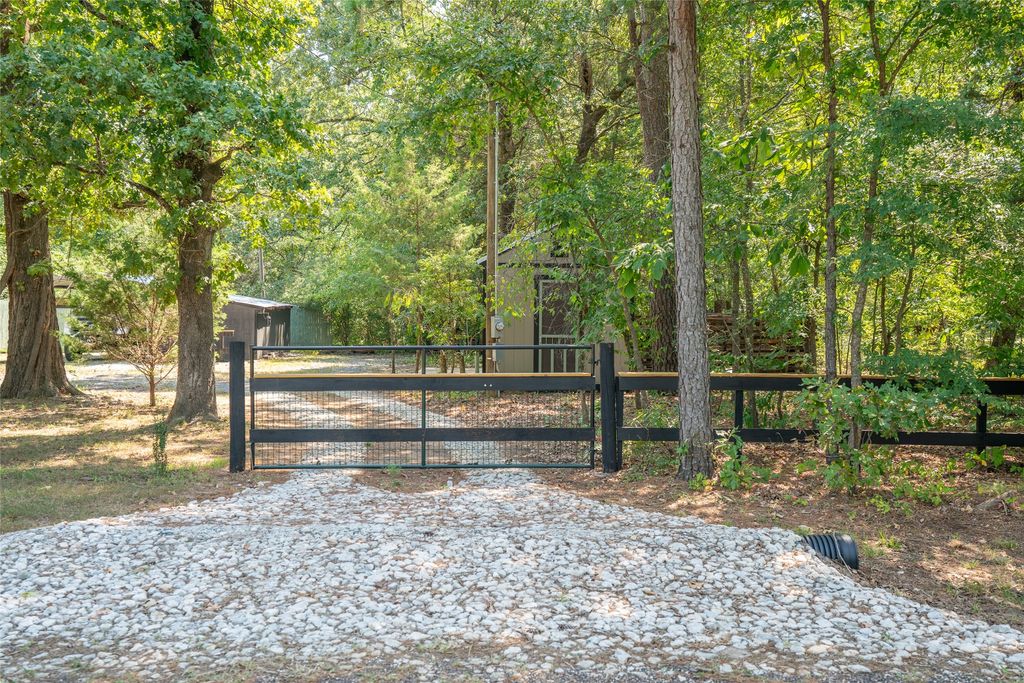 121 CR 2201, Hooks, TX 75561