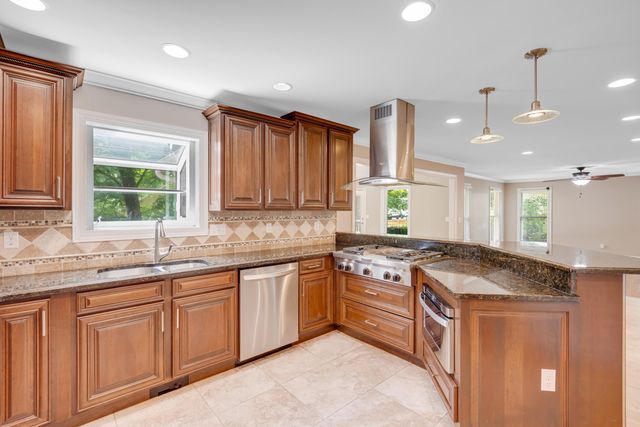 618 River Landing Drive, Soddy Daisy, TN 37379