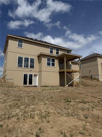 9001 N Poplar Avenue, Kansas City, MO 64156