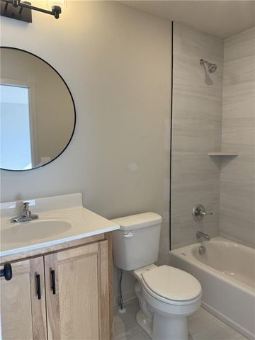 9001 N Poplar Avenue, Kansas City, MO 64156