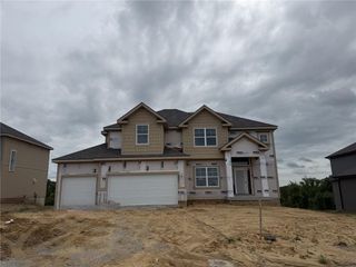 9001 N Poplar Avenue, Kansas City, MO 64156