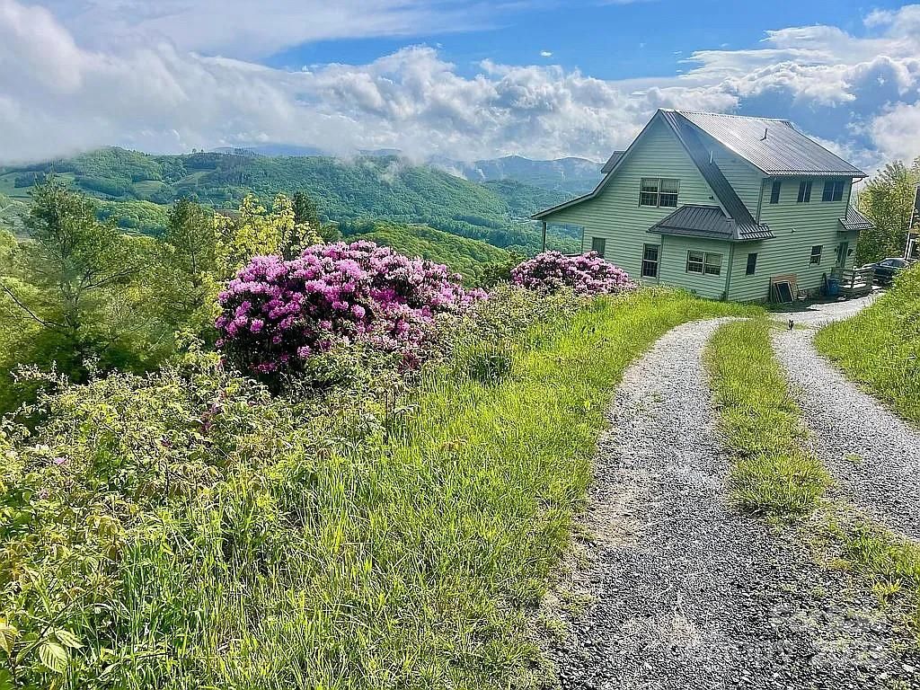 11 Wildflower Lane, Newland, NC 28657