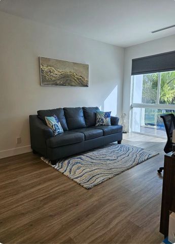 2275 SE 7th St, Pompano Beach, FL 33062