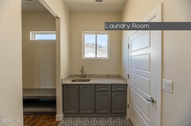 972 Pellegrino Avenue, El Paso, TX 79932