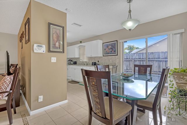 302 SW 8th Street, Boynton Beach, FL 33426