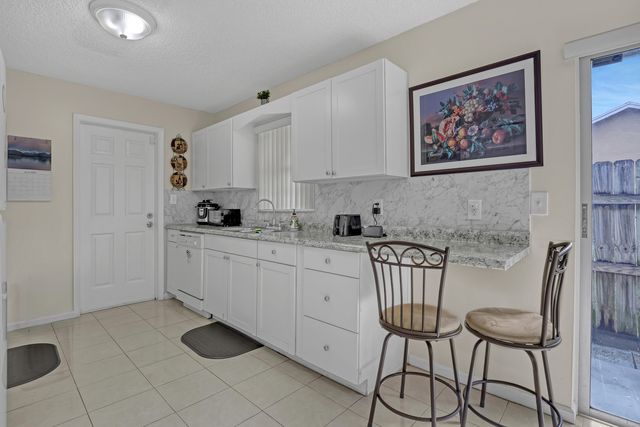 302 SW 8th Street, Boynton Beach, FL 33426