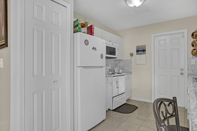 302 SW 8th Street, Boynton Beach, FL 33426