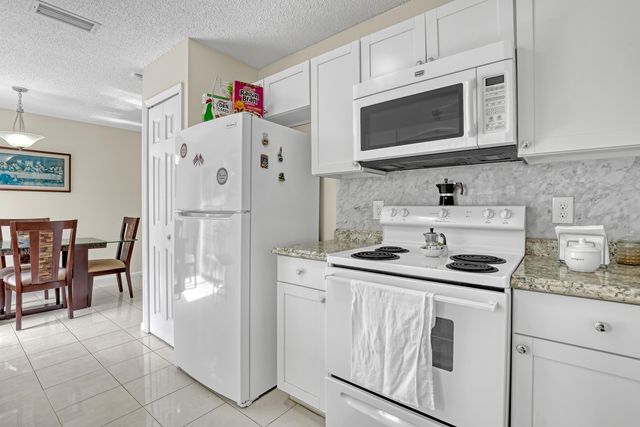 302 SW 8th Street, Boynton Beach, FL 33426