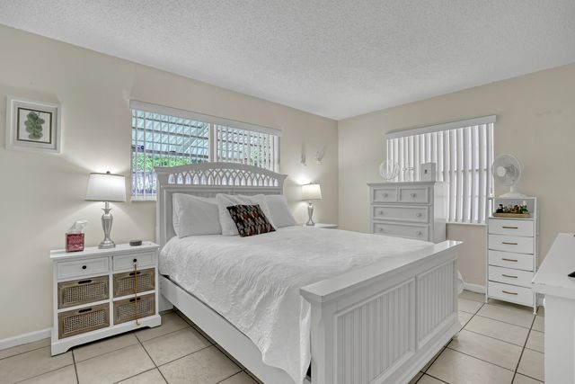 302 SW 8th Street, Boynton Beach, FL 33426
