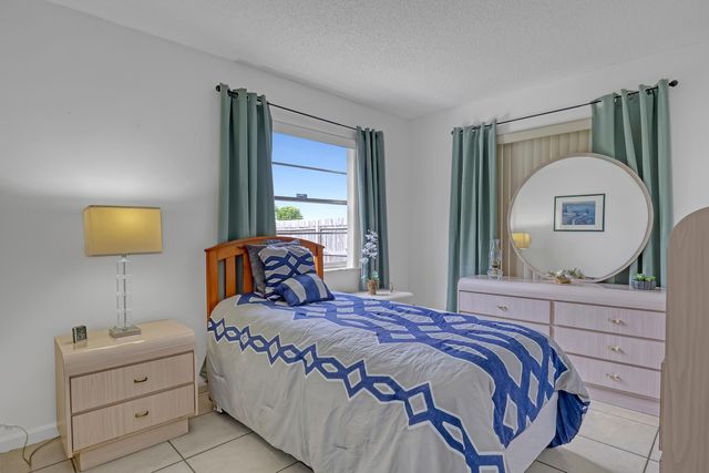 302 SW 8th Street, Boynton Beach, FL 33426