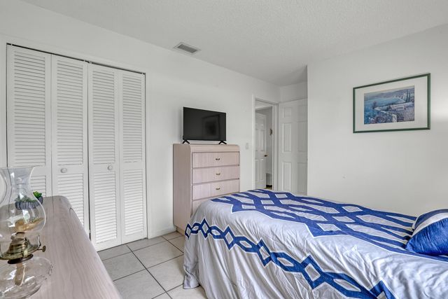 302 SW 8th Street, Boynton Beach, FL 33426