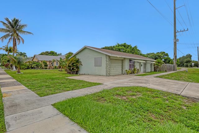 302 SW 8th Street, Boynton Beach, FL 33426