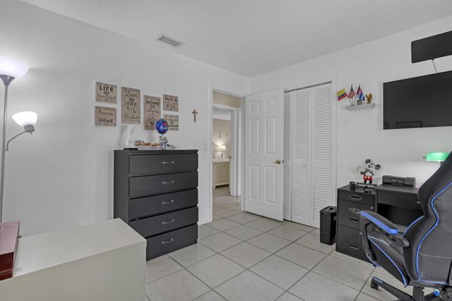 302 SW 8th Street, Boynton Beach, FL 33426