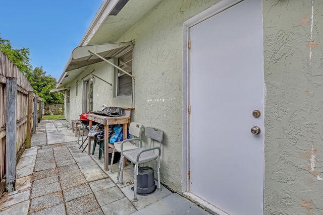 302 SW 8th Street, Boynton Beach, FL 33426