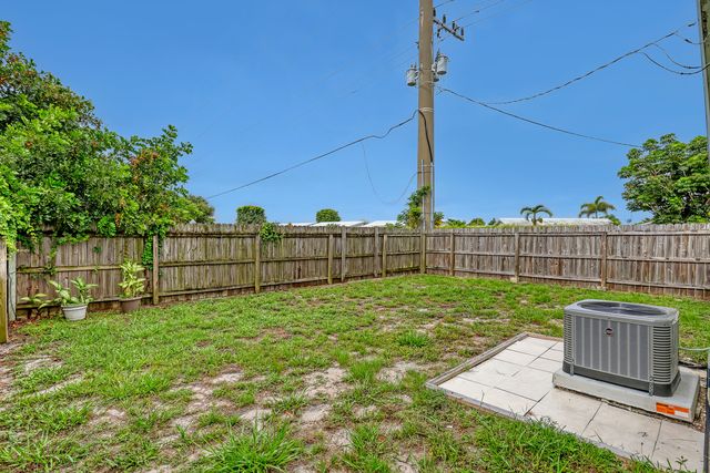 302 SW 8th Street, Boynton Beach, FL 33426